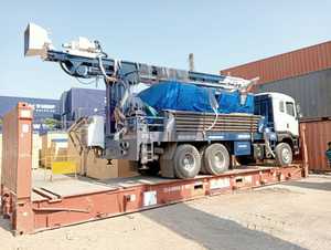 Plataforma de perforación de pozos de agua montada en camión 300 metros de profundidad DTH y PRL rotatorio 1000 pies de capacidad - Product Image 4