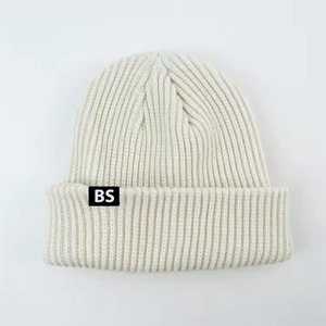 Gorro de Invierno de Primera Calidad con Puño, Gorros Elegantes y Cálidos con Logotipo Personalizado para Hombre y Mujer, Gorras Bordadas - Product Image 4