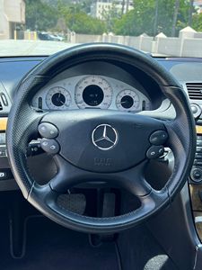 Offre exceptionnelle : Mercedes-Benz E 550 Sedan d'occasion 2008, propre et prête à être expédiée - Product Image 2