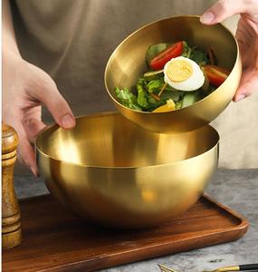 Bol de service en laiton d'inspiration antique idéal pour les buffets de mariage alliant un design patrimonial à une utilisation moderne - Product Image 3