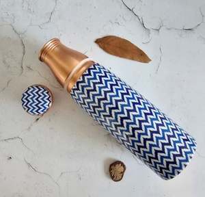 Juego de vasos ecológicos con aspecto de cobre estampado en blanco y azul con tapa y revestimiento anticorrosión - Product Image 5