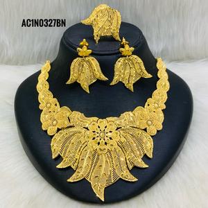 Ensemble de collier court au design antique avec boucles d'oreilles et bagues en plaqué or 18 carats, bijoux d'un gramme pour femmes - Product Image 1