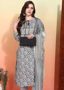 Ensemble Kurta Pantalon Dupatta pour Femmes en Coton Mélangé à Imprimé Géométrique, Longueur Cheville, Col en V, Manches Trois Quarts, Gris - Product Image 4