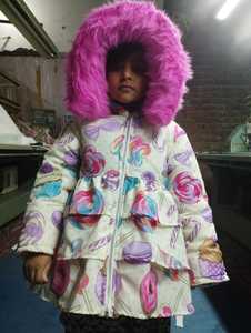 Chaqueta acolchada de invierno para niñas personalizada con capucha de piel desmontable Chaqueta acolchada para niños Forro de nailon con relleno de algodón de piel genuina - Product Image 4