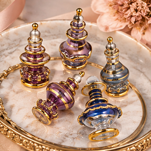 Venta al por Mayor de Mini Botellas de Perfume de Vidrio Soplado a Mano, Color Personalizado, Diseños Decorativos Egipcios Grabados en Oro de 24K - Product Image 2