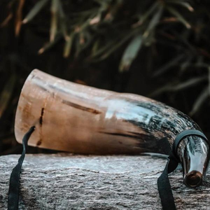 Corne à boire viking sculptée et polie, motif animal, écologique, taille personnalisée, artisanat authentique fait main pour la maison - Product Image 6