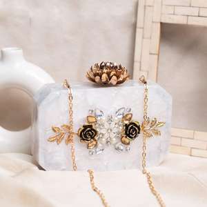 Bolso de mano de resina artesanal con diseño nuevo y personalizado, en colores y diseños a elección, para mujeres, ideal para fiestas en casa y bodas. - Product Image 1