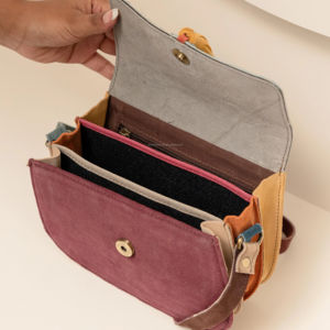 Bolso de Cuero Reciclado Hecho a Mano, Moda Ecológica, Edición Limitada, Perfecto para Ocasiones Especiales, Ideal para Mujer - Product Image 6