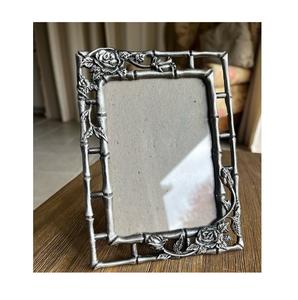 Les cadres en aluminium de haute qualité offrent un look moderne intemporel avec une résistance à la corrosion et un attrait d'affichage professionnel. - Product Image 2