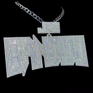 Pendentif en diamant personnalisé en moissanite de qualité supérieure, élégant, pour les événements et les célébrations féminines, disponible à la vente - Product Image 2