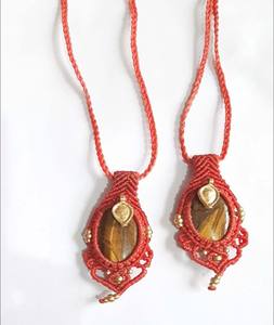 Collier en macramé avec cabochon ovale en chrysocolle naturelle de 15 mm de taille collier en corde de macramé bohème de couleur rose pour tenue de fête - Product Image 1