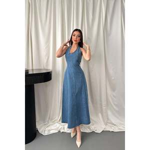 Vestido vaquero azul con cuello halter - Azul - Product Image 1