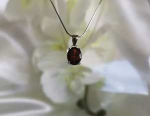 Colgante de granate natural de Mozambique hecho a mano, collar de plata de ley 925, regalo de joyería de piedra natal de enero para mujer - Product Image 5