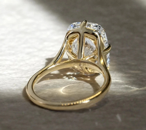 Bague de fiançailles en diamant taille radiant, or massif 18 carats, sertissage à griffes, bijoux fins classiques pour femme - Product Image 2