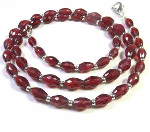 สร้อยคอพลอยโกเมนแดงแอฟริกันธรรมชาติเจาะรูตรงกลาง ความยาว 18 นิ้ว คุณภาพสูงจากโมซัมบิก รูปทรงเหลี่ยมเหลี่ยมเพชรพลอย ขนาด 6-9 มม. แบบเม็ดเดี่ยว - Product Image 6