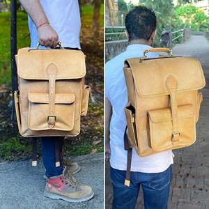 Housse de sac à dos en cuir véritable Ganges Grain style bohème vintage, couleur bronzée naturelle, avec doublure tendance en coton et polyester, dotée d'un port USB - Product Image 1