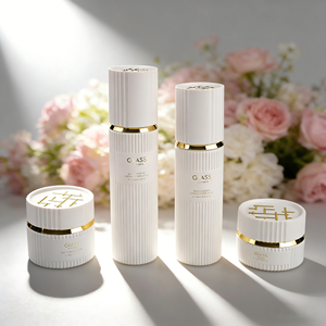 Barattolo in Vetro Bianco Scanalato di Lusso Personalizzato 30g 50g con Bordo Dorato per Contenitore di Siero per la Cura della Pelle - Product Image 2