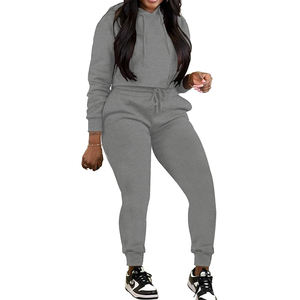 Ropa deportiva de invierno personalizada para mujer patrón sólido por encima de la rodilla chándal de lana de dos piezas de longitud corta-Conjunto de Jogger con capucha al por mayor - Product Image 2