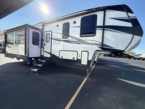Caravane de voyage tout-terrain d'occasion 2023 Dutchmen A-t-l-a-s 2992R-L-F, camping-car, caravane - Product Image 3
