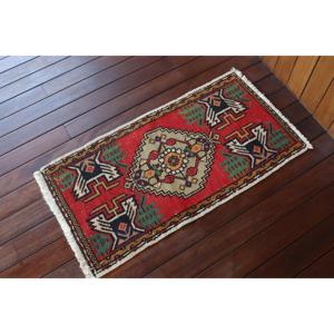 Tapis turc vintage 1,6x3,2 pi (49x96 cm), tapis persan en laine rouge - Product Image 2