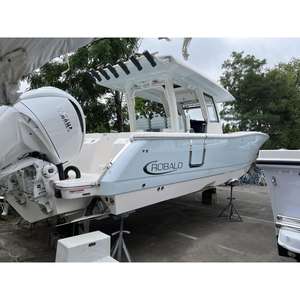 Bateau Robalo R360 nouvelle génération 2025 offrant des performances et un confort exceptionnels - Product Image 1
