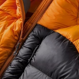 Veste d'hiver à capuche en duvet isolé, épaisse, personnalisée, de qualité compétitive, avec impression chaude, coupe-vent, livraison DDP - Product Image 5