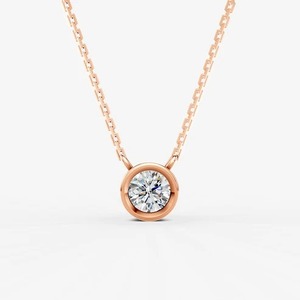 Elegante Colgante Solitario Redondo con Bisel de Oro Sólido de 14K y Diamante Redondo Cultivado en Laboratorio de 0.90 Quilates EF-VVS2 para Ocasiones Especiales y Fiestas - Product Image 3