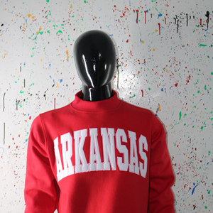 Sweat-shirt à capuche rouge unisexe Arkansas, coupe ample, en coton tricoté, imprimé sérigraphié sur le devant, idéal pour l'hiver - Product Image 2