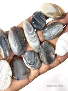 Agate de Botswana blanche naturelle, pierre précieuse en vrac, cabochon, forme et taille mélangées, environ 20-40 mm. - Product Image 3