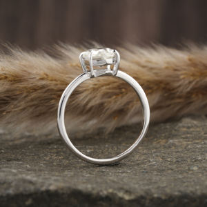 Anillo de compromiso de diamante de corte hexagonal cultivado en laboratorio, anillo de regalo de ajuste de solitario lujoso con certificado IGI de oro macizo de 18K para mujer - Product Image 3