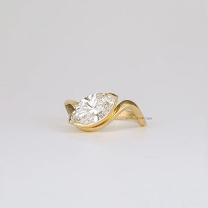 2 Carat Marquise Coupe Moissanite Diamant silhouette allongée et finition luxe Bague idéale pour cadeau de mariage - Product Image 3