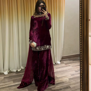 Conjunto Sharara de Terciopelo Hermoso y Elegante de la India y Pakistán, Traje Étnico Pesado, Conjunto Sharara para Fiestas y Bodas para Mujer - Product Image 1