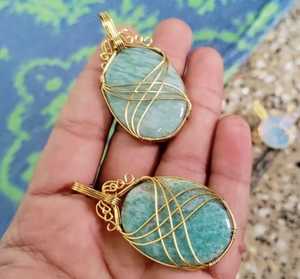 Colgante ovalado de amazonita natural con collar de cristal curativo envuelto en alambre hecho a mano joyería de piedras preciosas envueltas en alambre personalizado - Product Image 1