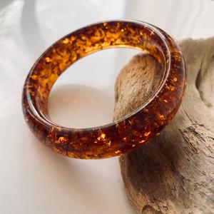 Bracelet en ambre naturel cognac, 64 mm, bracelet en ambre fait main, bracelet en ambre cognac de forme circulaire, lisse et poli - Product Image 1