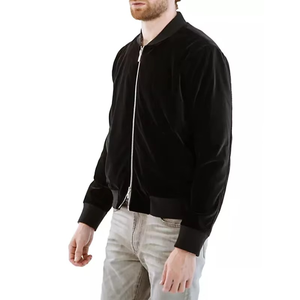 Chaqueta Bomber de Terciopelo Negro Estilo Universitario con Diseño de Logotipo Personalizado al por Mayor OEM, Chaqueta de Invierno con Cuello Alto para Hombre y Mujer - Product Image 4