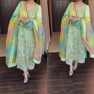 Traje tradicional de imitación Georgette Salwar Kameez de la mejor calidad, diseñador de bordado de lentejuelas, ropa lista para funciones de fiesta y boda - Product Image 1