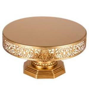 Superbe support à gâteau en métal doré avec embellissements artisanaux et appel élégant pour les configurations de desserts de fête de luxe - Product Image 1