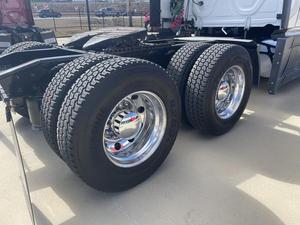 Camion Freightliner Cascadia Conventional Sleeper d'occasion 2024, moteur diesel 10 cylindres, caméra arrière 360°, écran tactile, 41-50t - Product Image 3