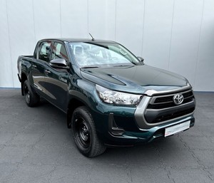 2022 pour Toyota HiLux Boîte de vitesses manuelle d'occasion Camion FWD avec intérieur en tissu foncé - Product Image 1