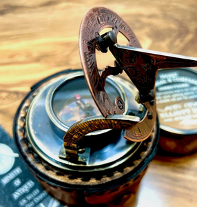 Boussole bouton poussoir en laiton massif verre lourd haut cadran solaire boussole mari cadeaux, Couples cadeau, cadeaux de noël - Product Image 1