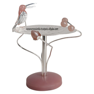 Plateau à dessert sur pied en laiton et résine, sculpté en lotus classique, plaqué argent, pour servir et offrir en célébration - Product Image 3