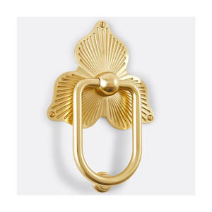 Aldaba de puerta de latón macizo tradicional con detalles hechos a mano y revestimiento de polvo rico Ideal para villas e interiores patrimoniales - Product Image 2