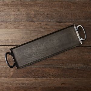 Plateau de service vintage en aluminium martelé avec poignées décoratives, parfait pour servir des desserts lors de toute occasion ou de toute fête - Product Image 1