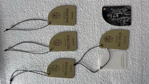 Étiquettes volantes personnalisées de marque 3D écologique de qualité supérieure en cuir imprimé de logo pour emballage de luxe vêtements chaussures sacs accessoires - Product Image 4