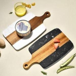 Tabla de cortar única de madera y mármol con un diseño elegante que combina con cocinas modernas y tradicionales - Product Image 1