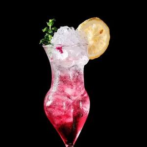 Exquisita Copa de Cóctel con Forma de Cuerpo Femenino, Ideal para Despedidas de Soltera, Noches de Chicas, Regalos de Boda, Hecha a Mano con Técnica de Pincelada - Product Image 4