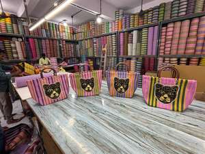 Sac Mini à Fermeture Éclair Réutilisable en Nylon et PP Recyclé, Imprimé Offset et Sérigraphié, avec Sangle en PP Écologique et Recyclable - Product Image 5