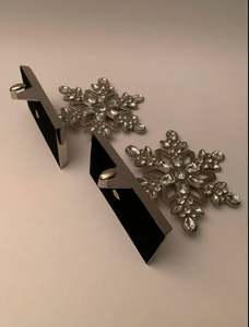 Soporte de calcetín de metal con nombre personalizado en color plateado perfecto para decoración navideña personalizada y decoración navideña - Product Image 5