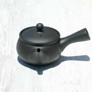Théière Kyusu noire avec filtre en céramique, poignée et couvercle de style classique, pour boisson, design classique, vaisselle Tokoname, idéale pour les cadeaux - Product Image 5