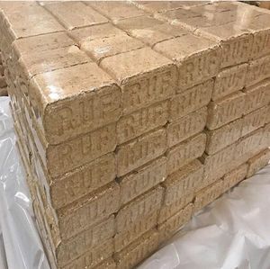 Briquetas de Madera de Calidad Aprobadas por la UE (Marca BRIQUETTES) Hechas con Biomasa de Origen Austriaco - Venta al por Mayor a Precio Económico - Product Image 2